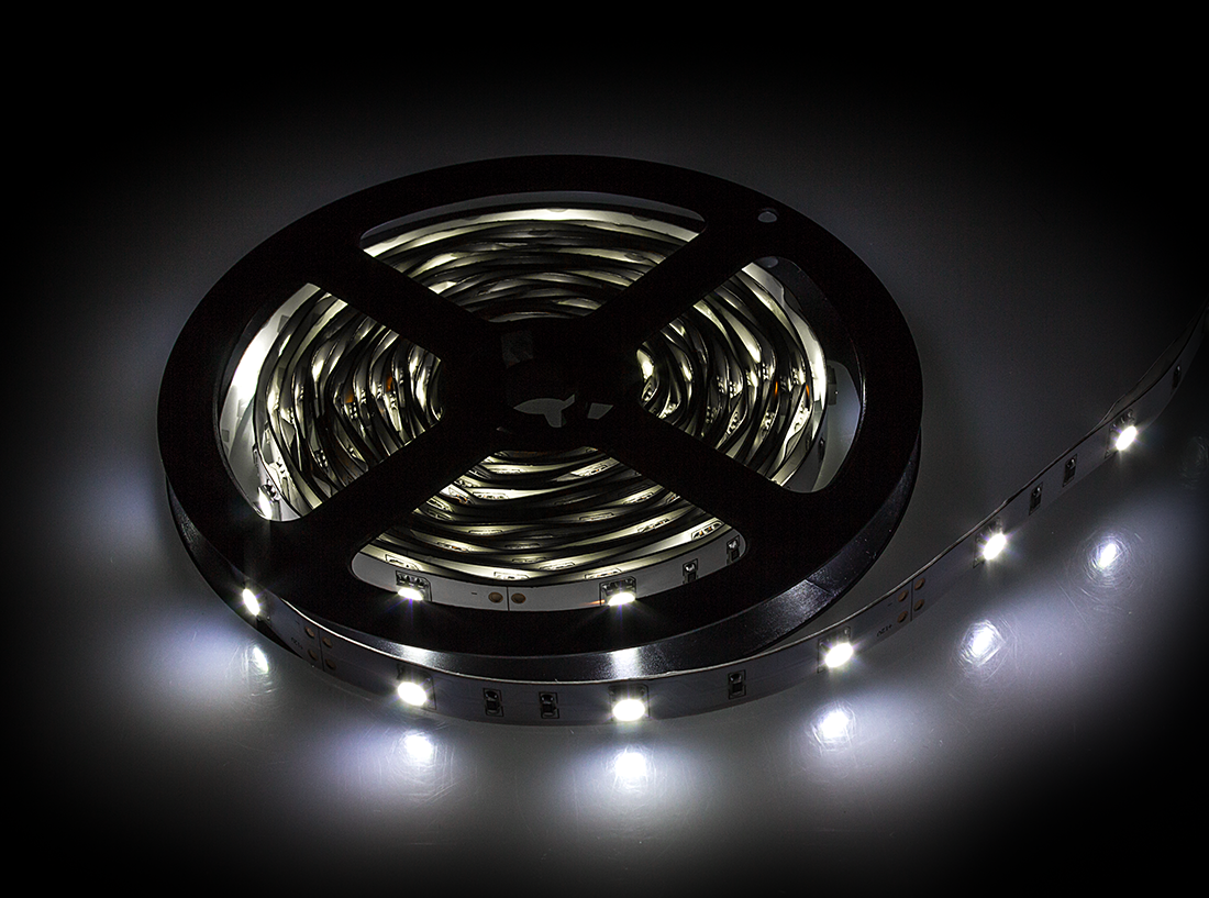 Лента светодиодная LS 50W-30/33 30LED 7.2Вт/м 12В IP33 холодный белый 6000K LLT арт. 4680005958931 - 4680005958931